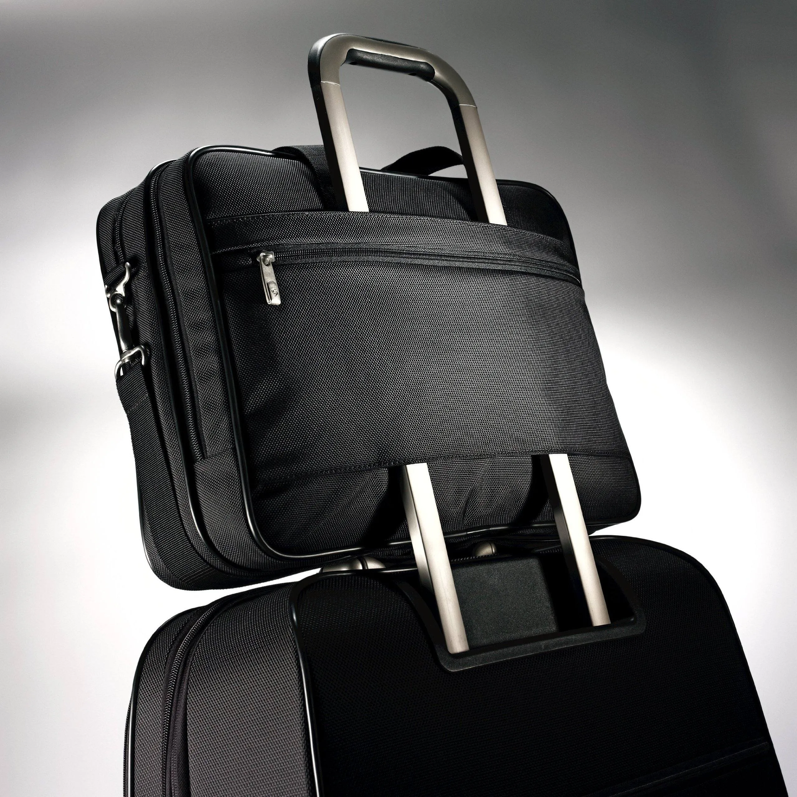 Samsonite Classic Two Gusset 17" Toploader