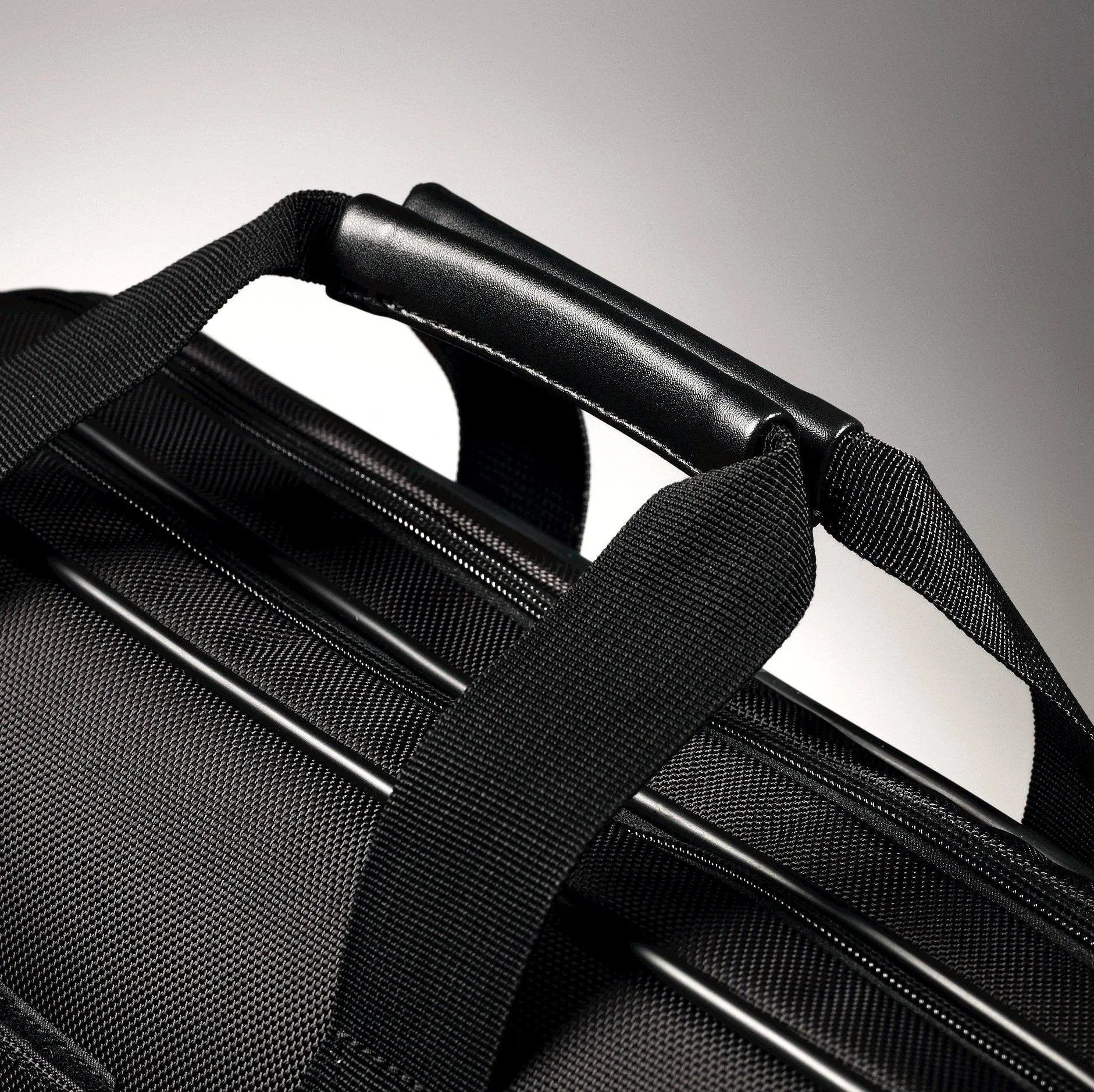 Samsonite Classic Two Gusset 17" Toploader