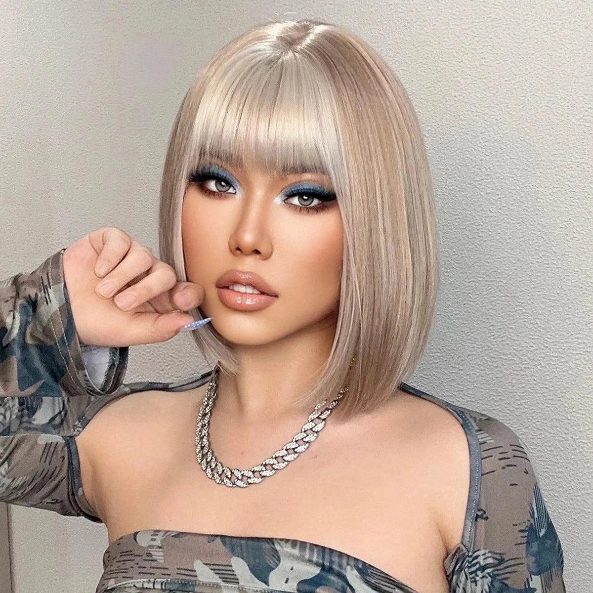 Short Platinum Blonde Wig with Bangs