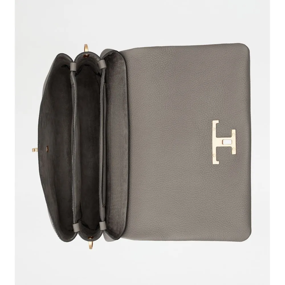T Timeless Flap Bag in Leather Medium