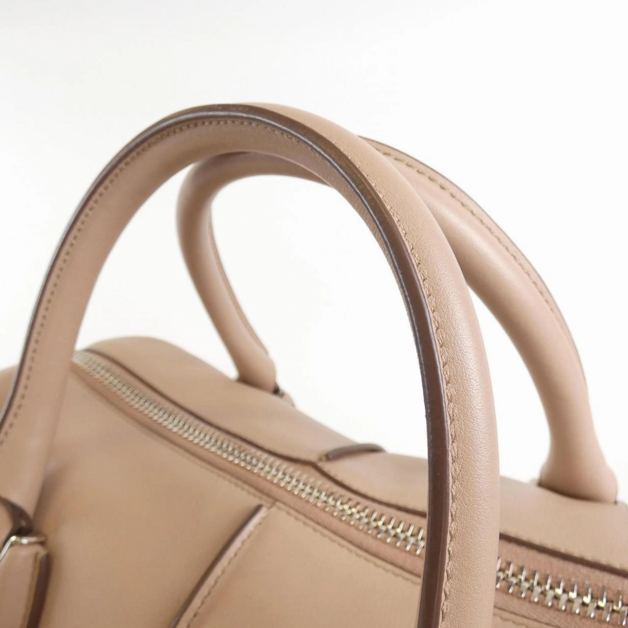 Tod's Leather Handbag (Pre-Owned)