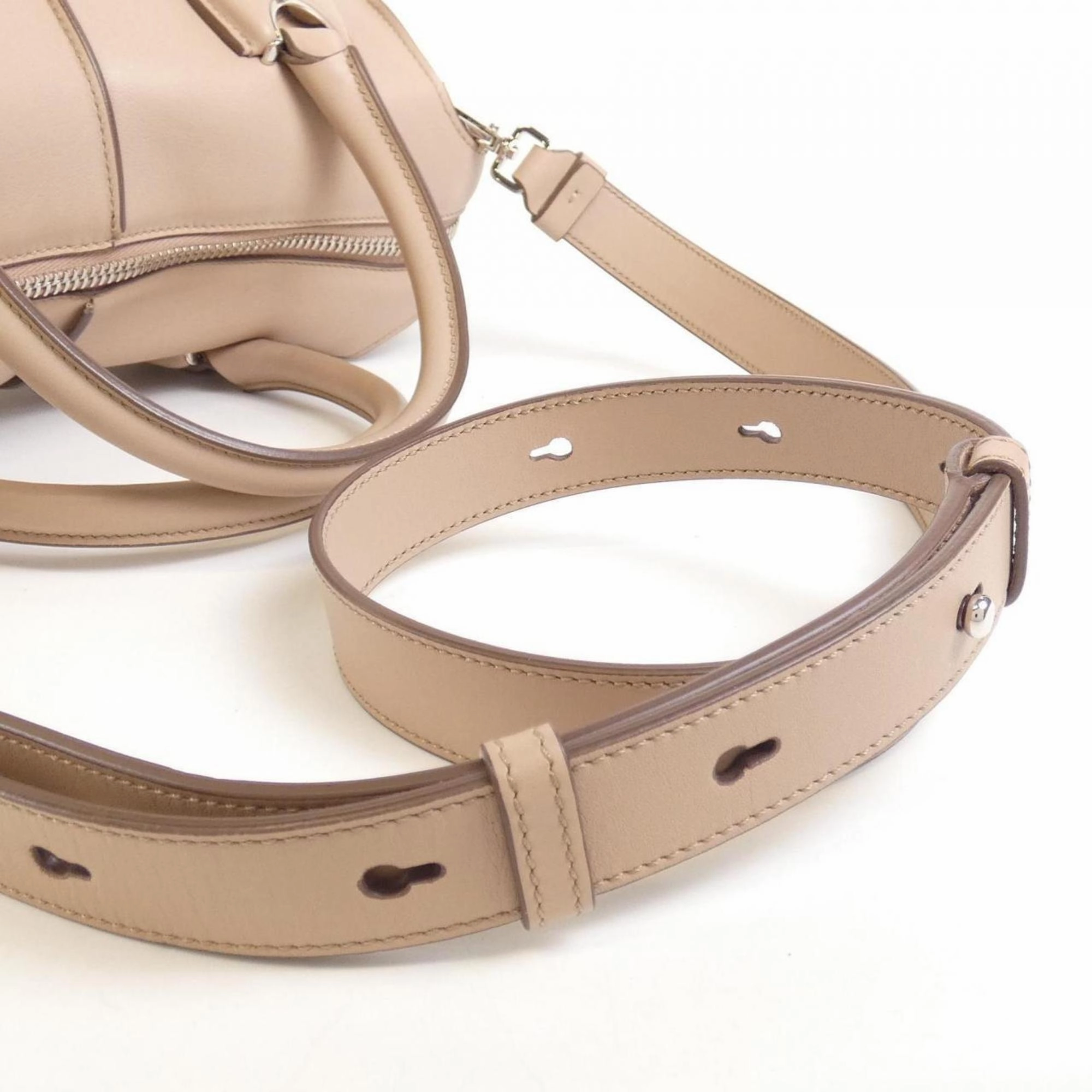 Tod's Leather Handbag (Pre-Owned)