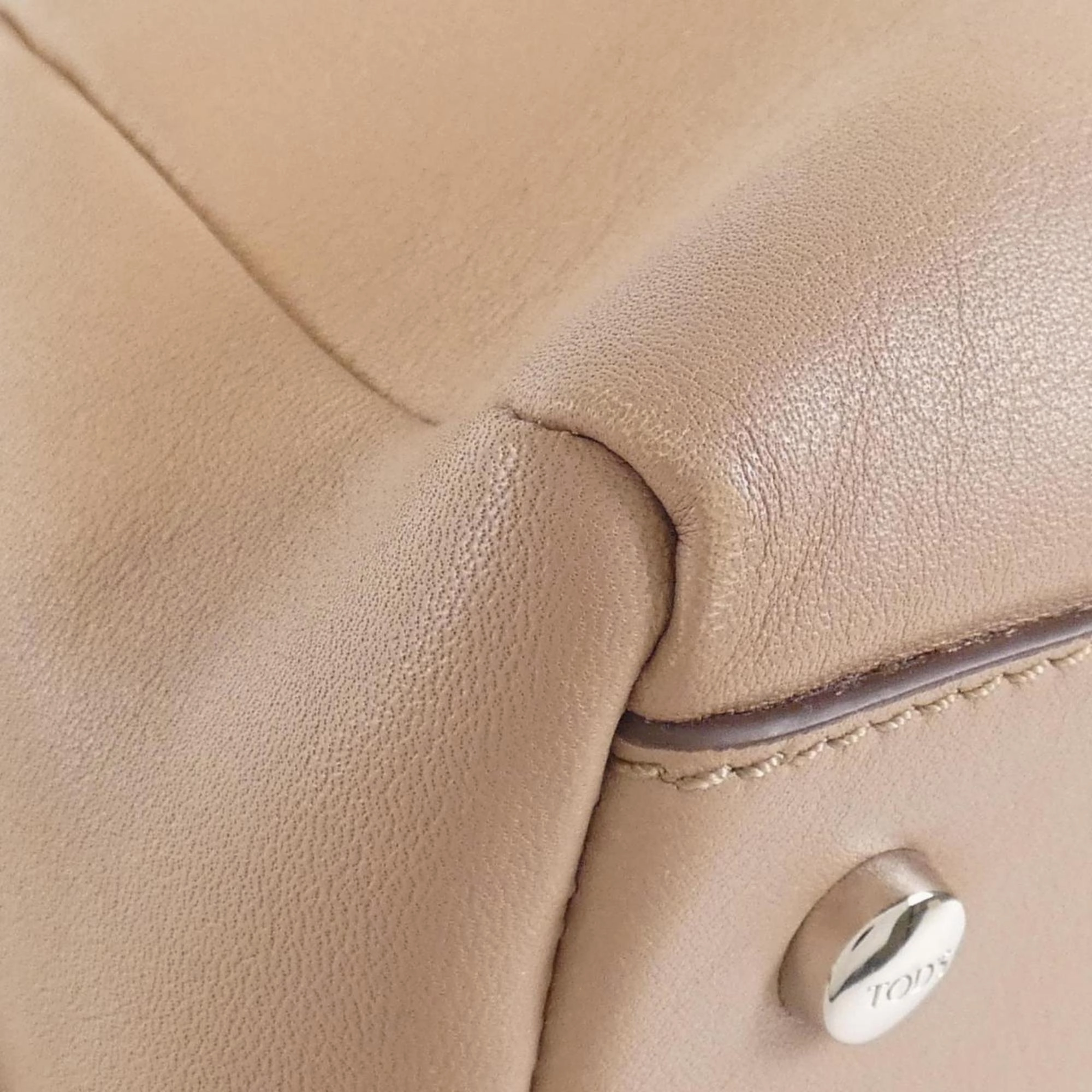 Tod's Leather Handbag (Pre-Owned)