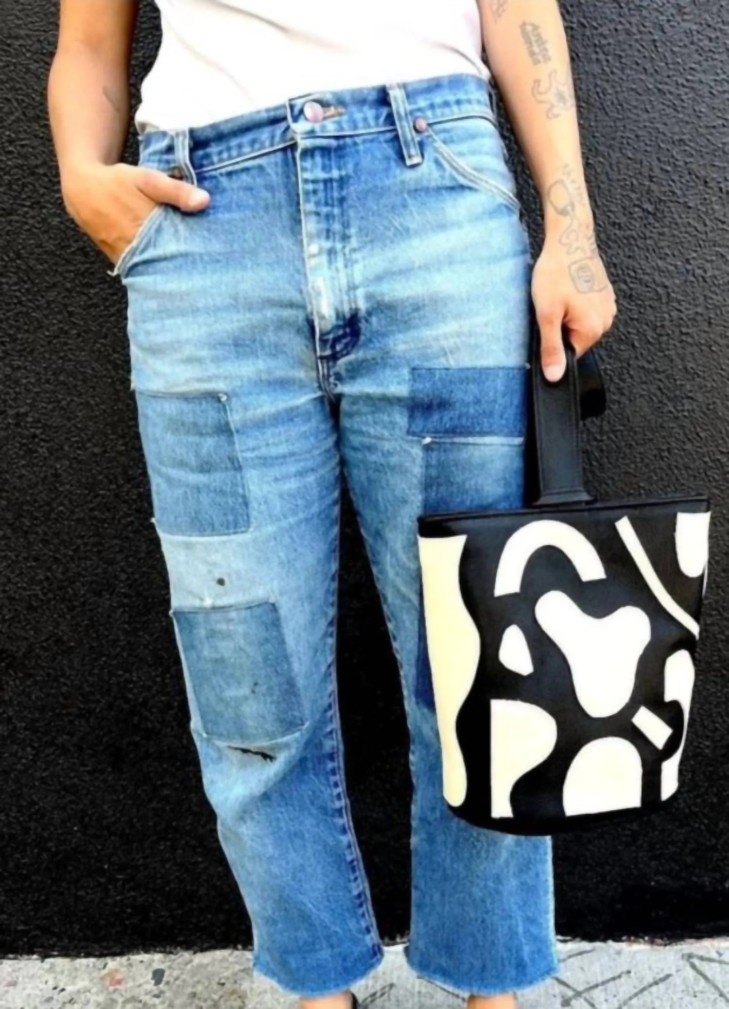 Unisex Abstract Shapes Leather Sling Bag In Black/white