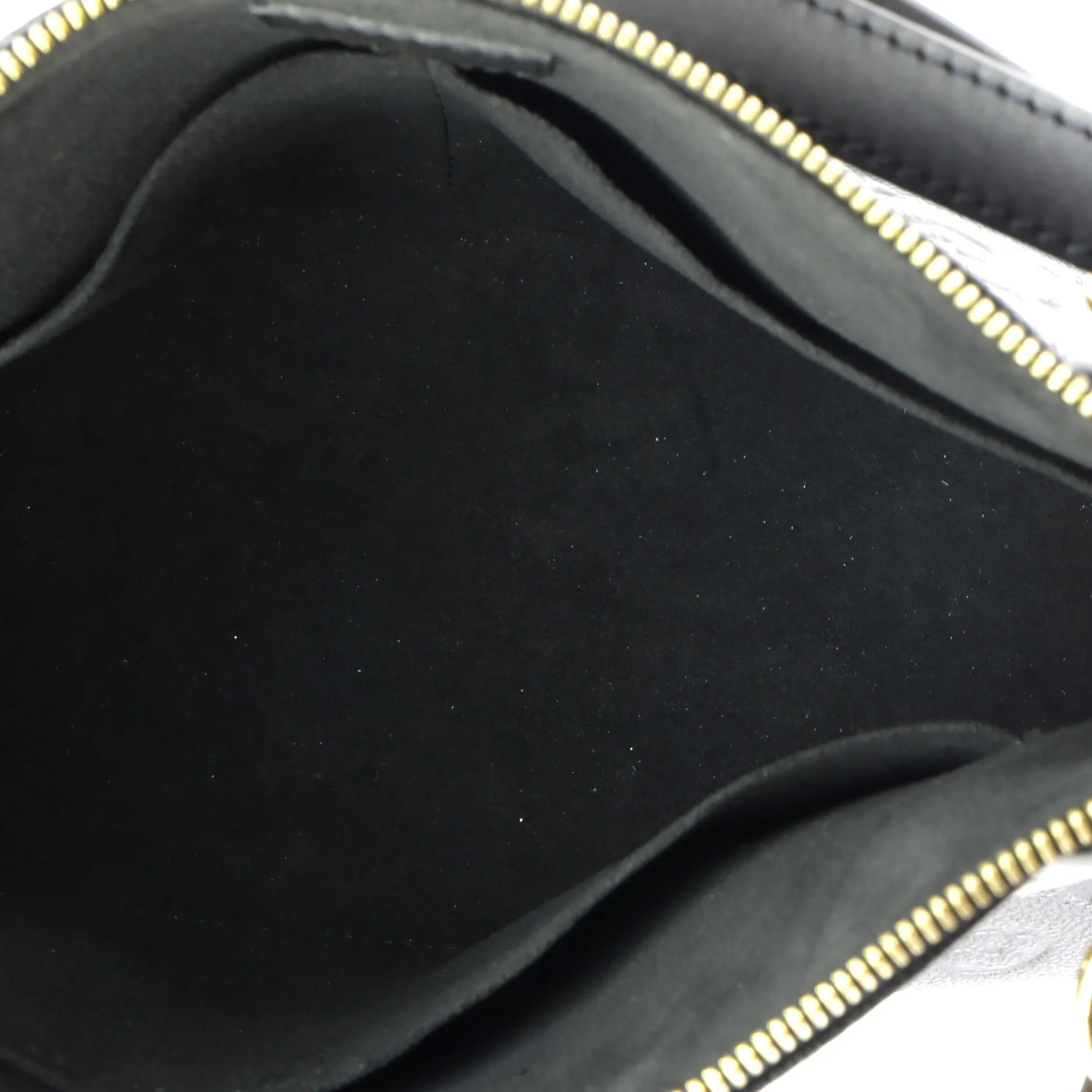 V Tote Monogram Empreinte Leather MM