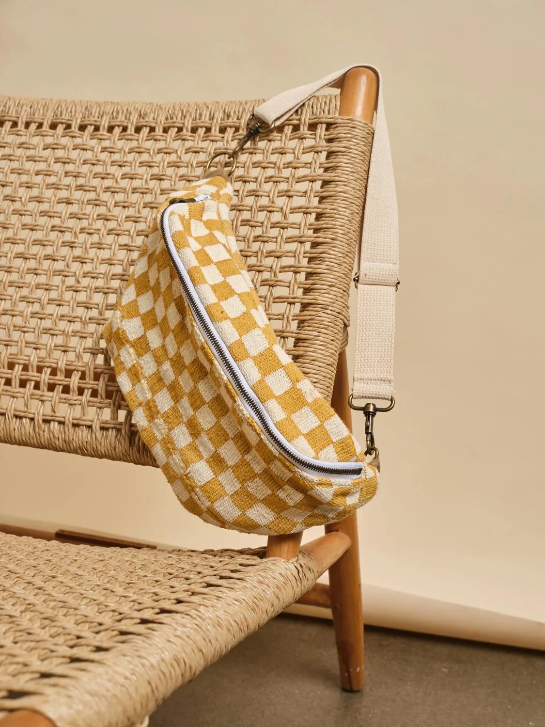 Women's Checkered Sling Bag In Mustard