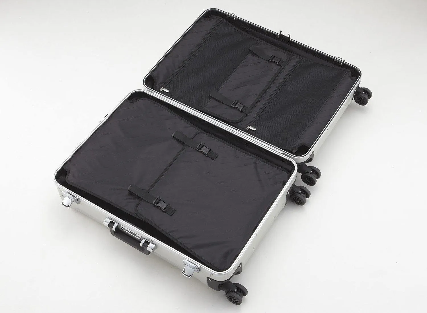 ZERO Halliburton Geo Aluminum 30" 4-Wheel Large Luggage